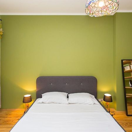 Colorful 2Bdr Apartment In The City Center Софія Екстер'єр фото