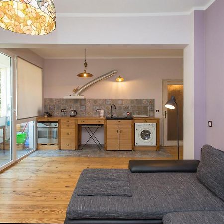 Colorful 2Bdr Apartment In The City Center Софія Екстер'єр фото