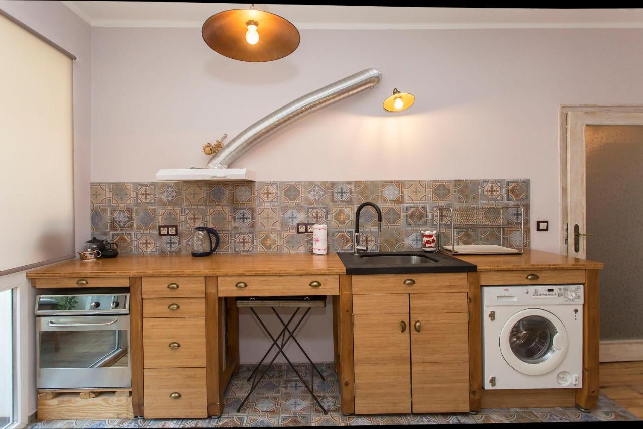 Colorful 2Bdr Apartment In The City Center Софія Екстер'єр фото