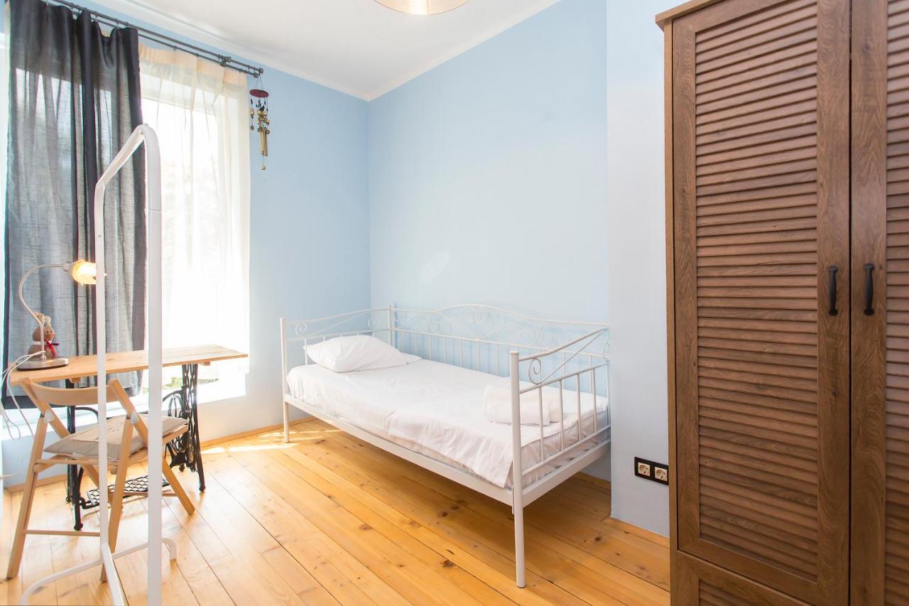 Colorful 2Bdr Apartment In The City Center Софія Екстер'єр фото