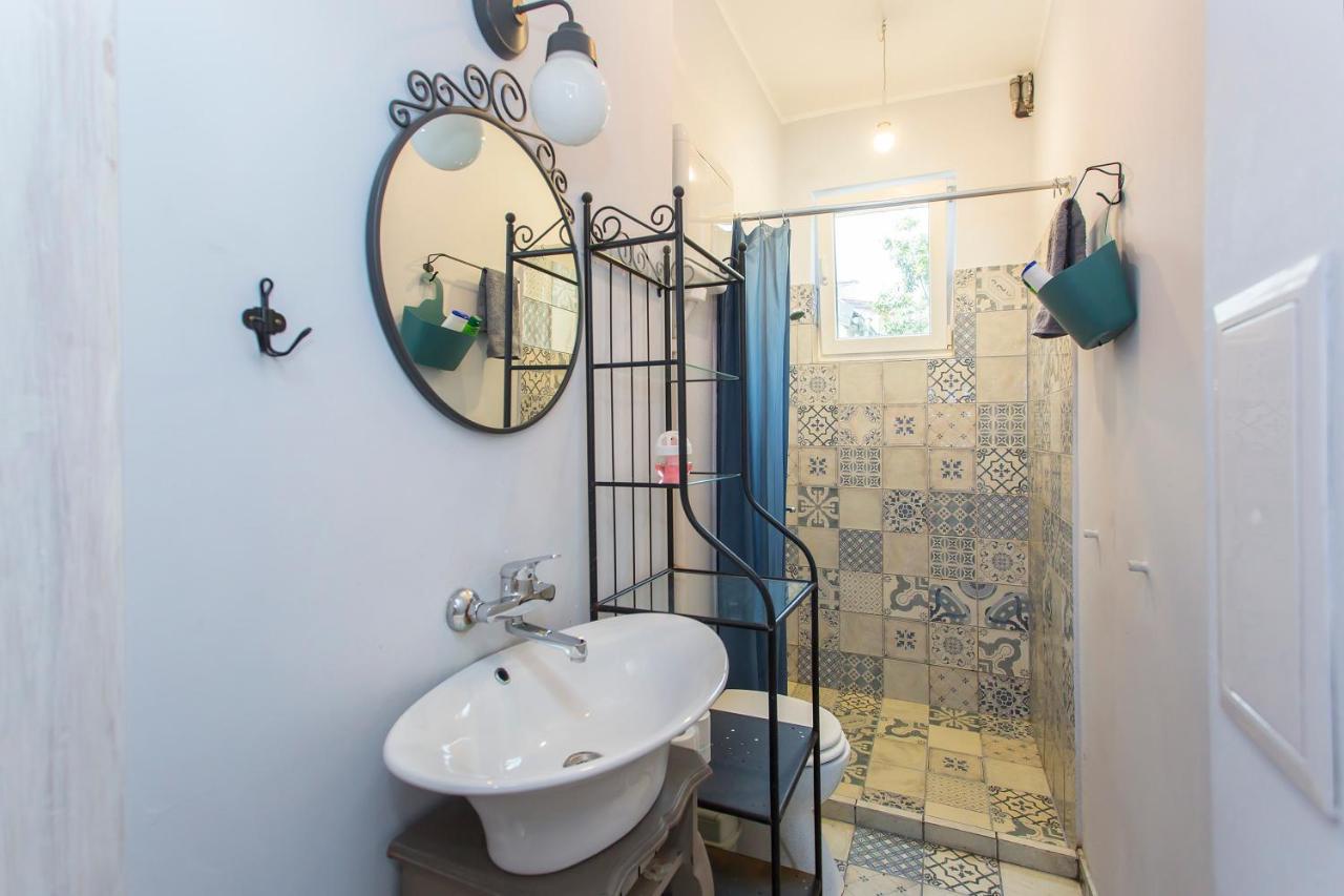 Colorful 2Bdr Apartment In The City Center Софія Екстер'єр фото