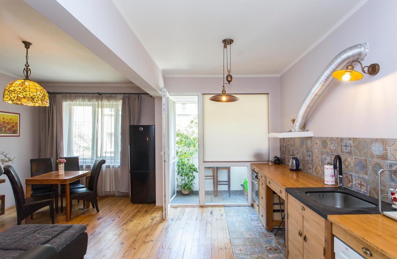 Colorful 2Bdr Apartment In The City Center Софія Екстер'єр фото
