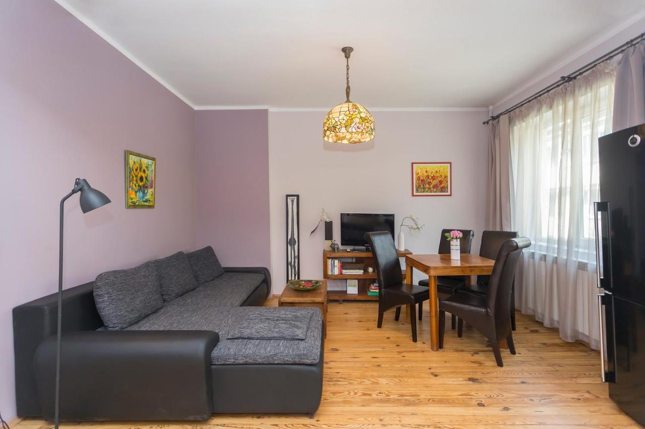 Colorful 2Bdr Apartment In The City Center Софія Екстер'єр фото