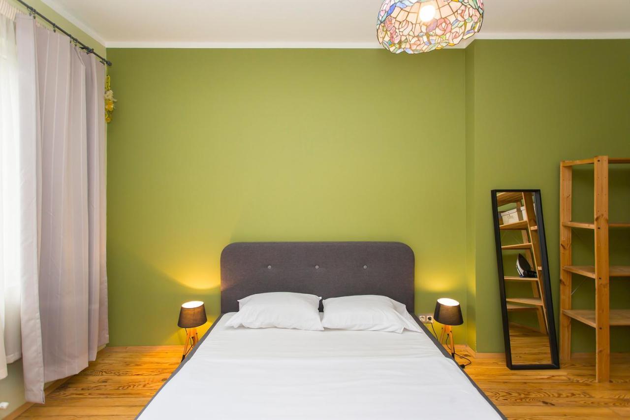 Colorful 2Bdr Apartment In The City Center Софія Екстер'єр фото