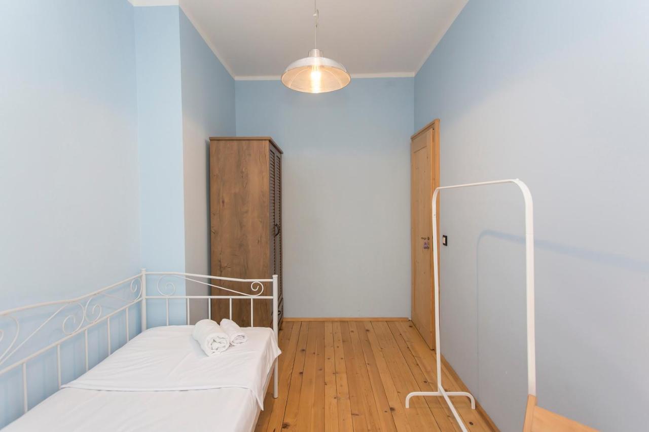 Colorful 2Bdr Apartment In The City Center Софія Екстер'єр фото