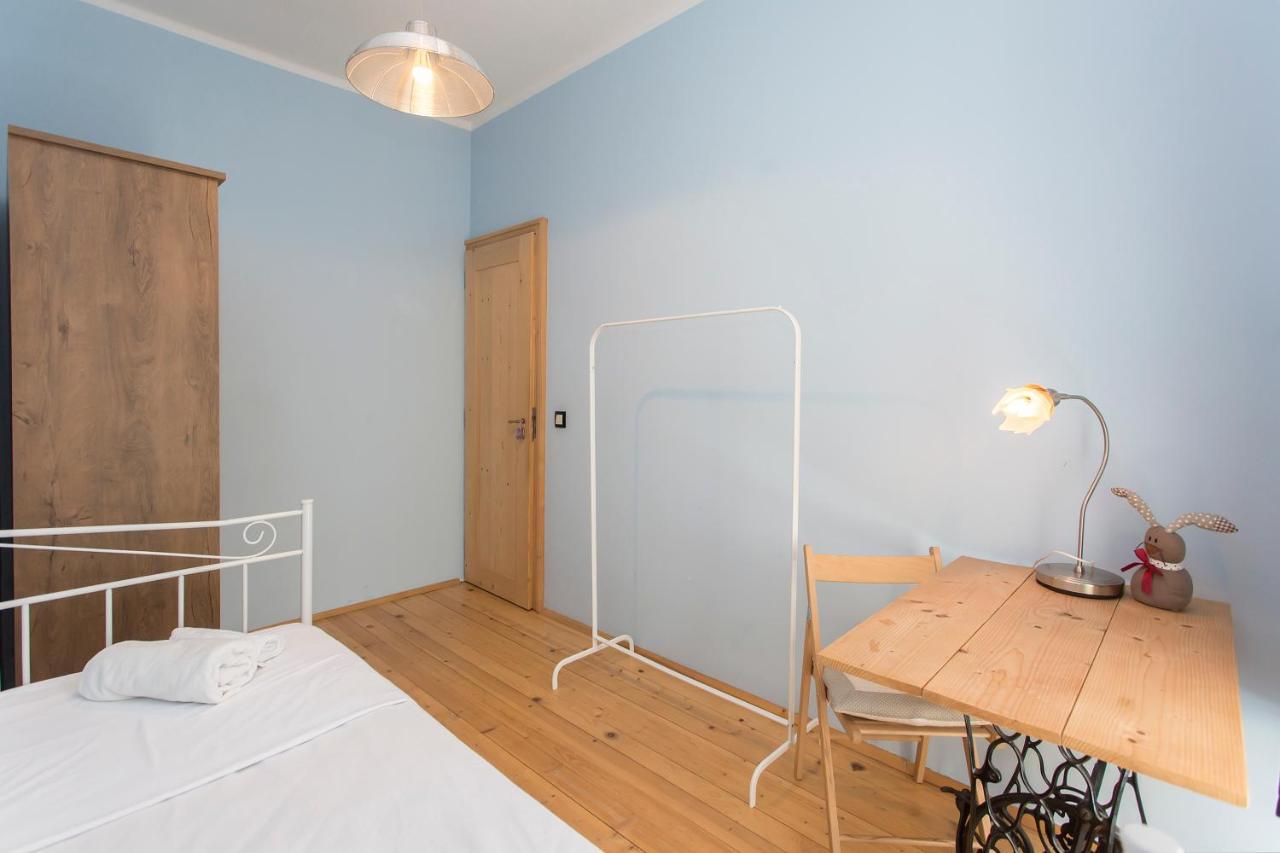 Colorful 2Bdr Apartment In The City Center Софія Екстер'єр фото