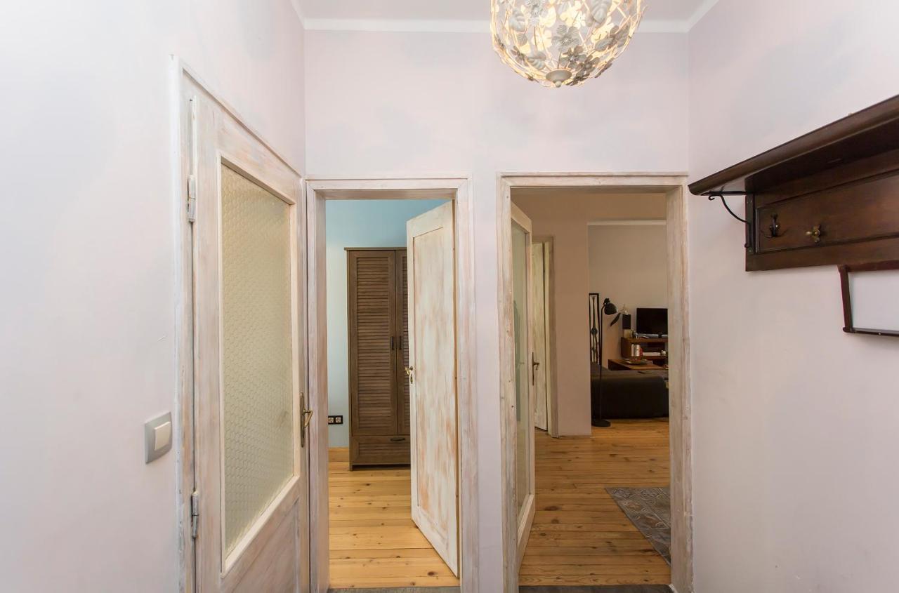 Colorful 2Bdr Apartment In The City Center Софія Екстер'єр фото