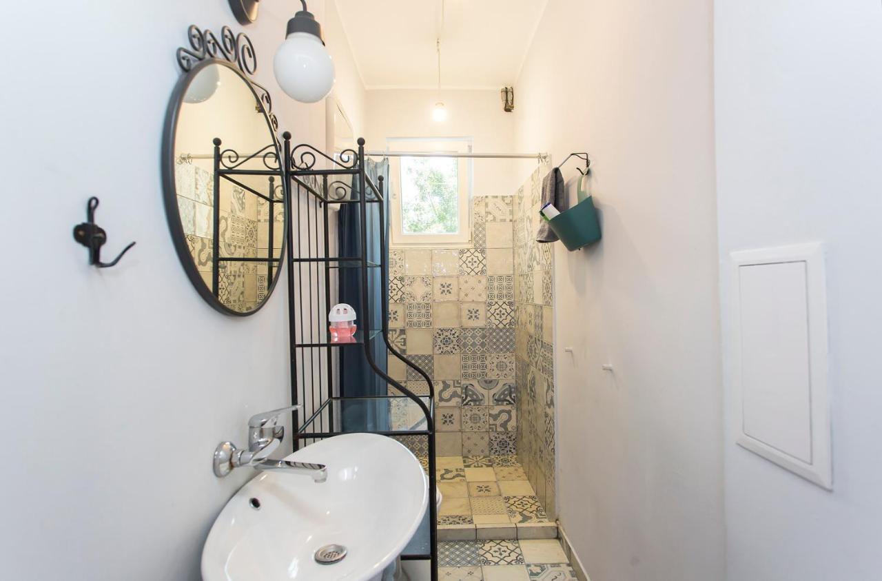 Colorful 2Bdr Apartment In The City Center Софія Екстер'єр фото